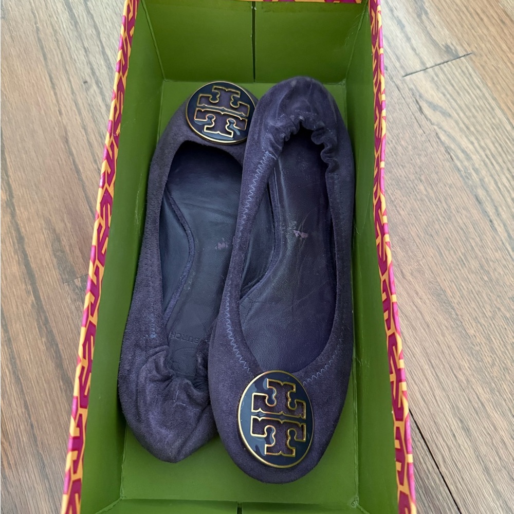 Tory Burch Purple Flats with Logo Accent - Picture 4 of 9